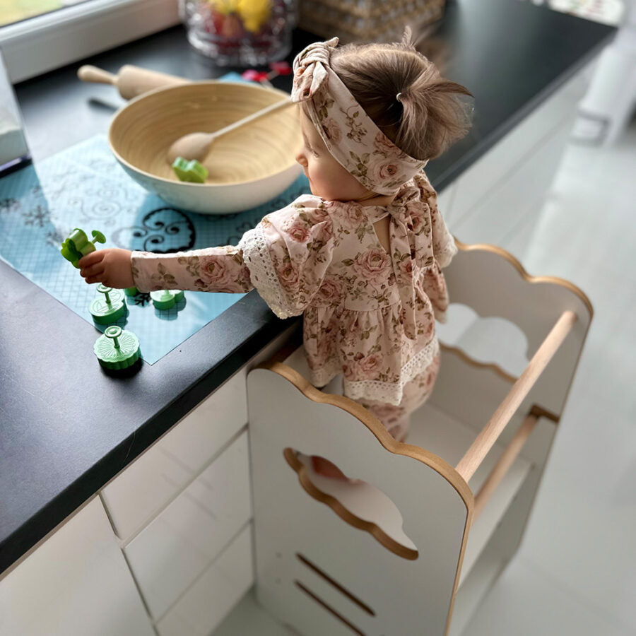 Children’s kitchen helper