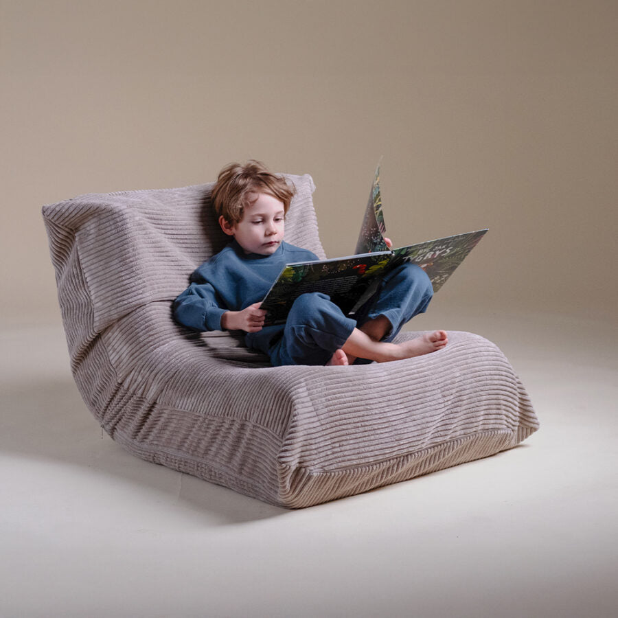 Ergonomic children’s lounge chair MOONI, green, premium corduroy